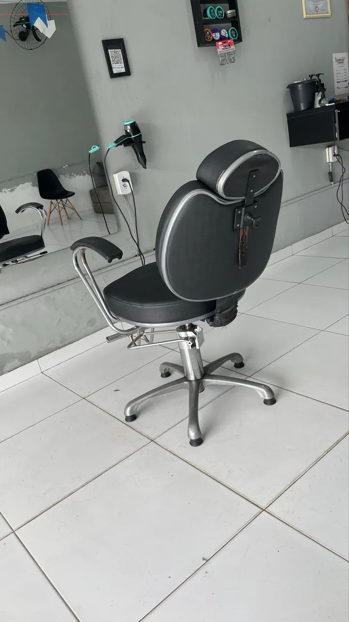 CADEIRA DE BARBEIRO PROFISSIONAL RECLINÁVEL  - Foto 2