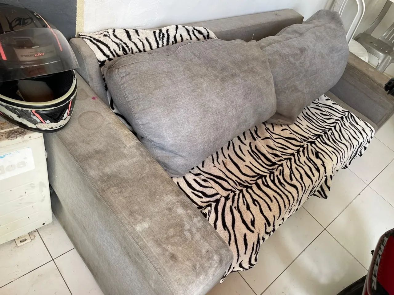 Sofá semi novo pra vim buscar - Foto 3