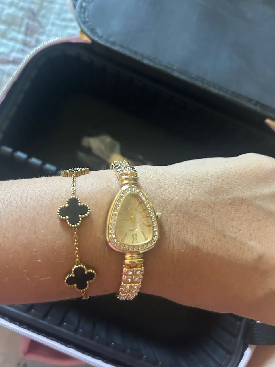 Relógio Feminino Dourado Pulseira de Aço 