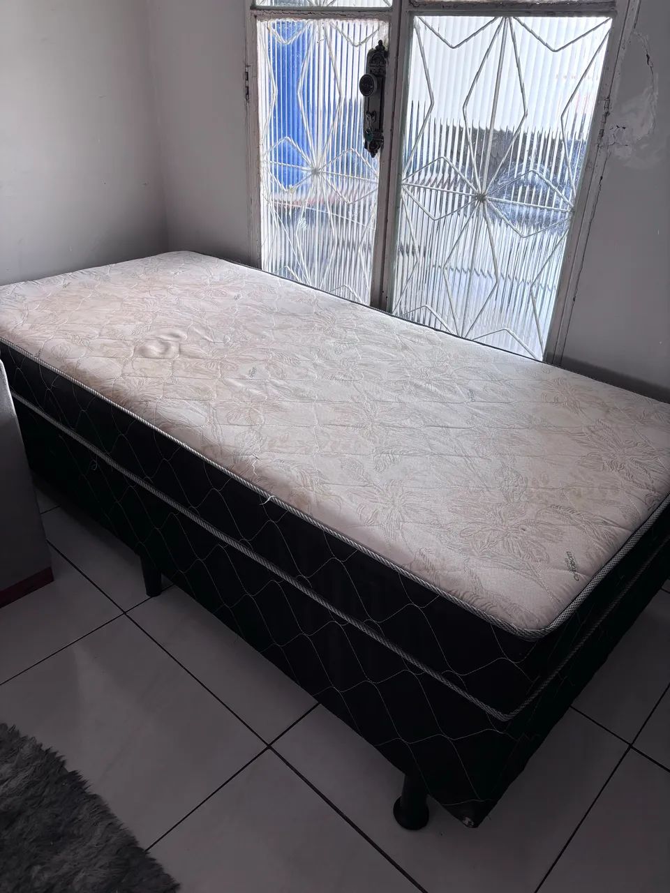 Vendo cama box solteiro 