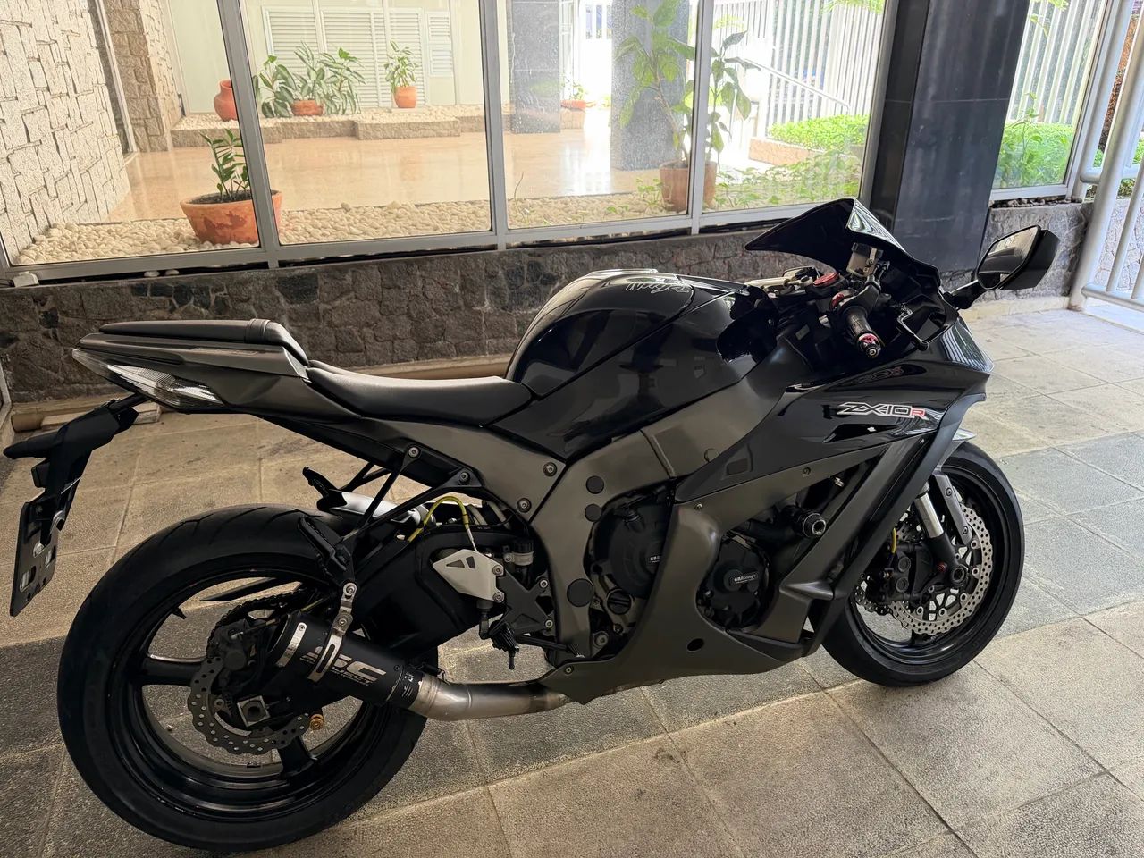 Kawasaki zx10r 2012年式 Ninja ZX-10R/ABS］2012年モデルはカラーリングのパターンを変更