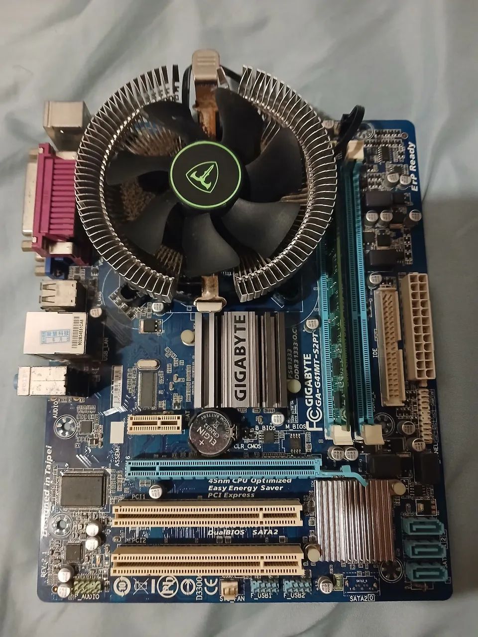 Placa mãe com processador e ram