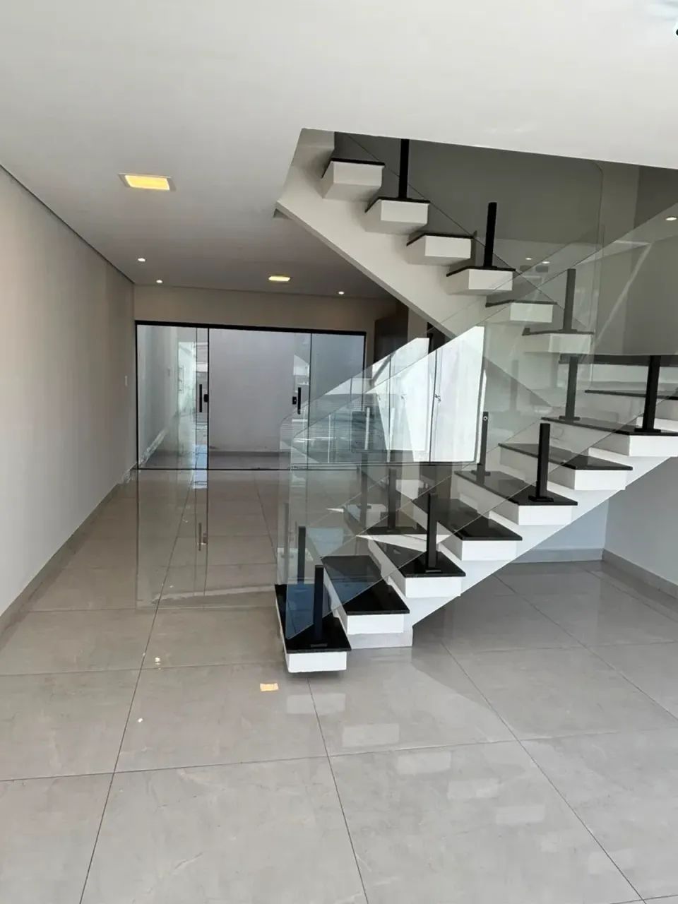 Casa geminada a venda região central - Foto 2