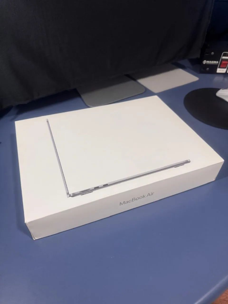 Apple MacBook Air 13,6