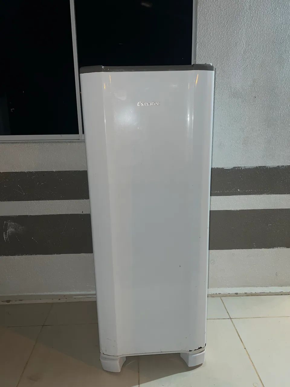 Geladeira Esmaltec Compacta Branca - Funcionando Perfeitamente