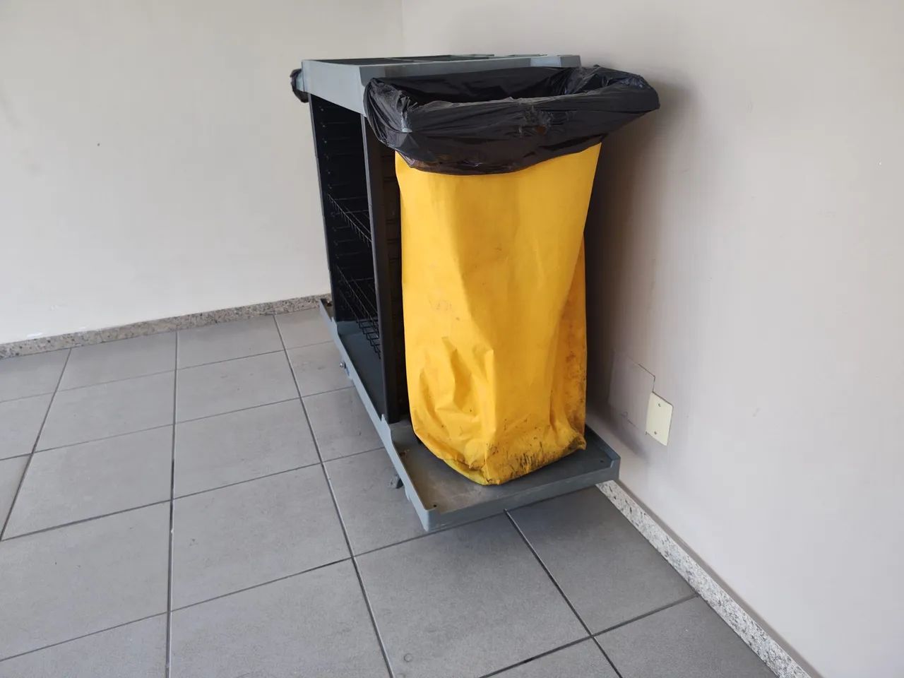 Carrinho de limpeza para hotel  - Foto 2