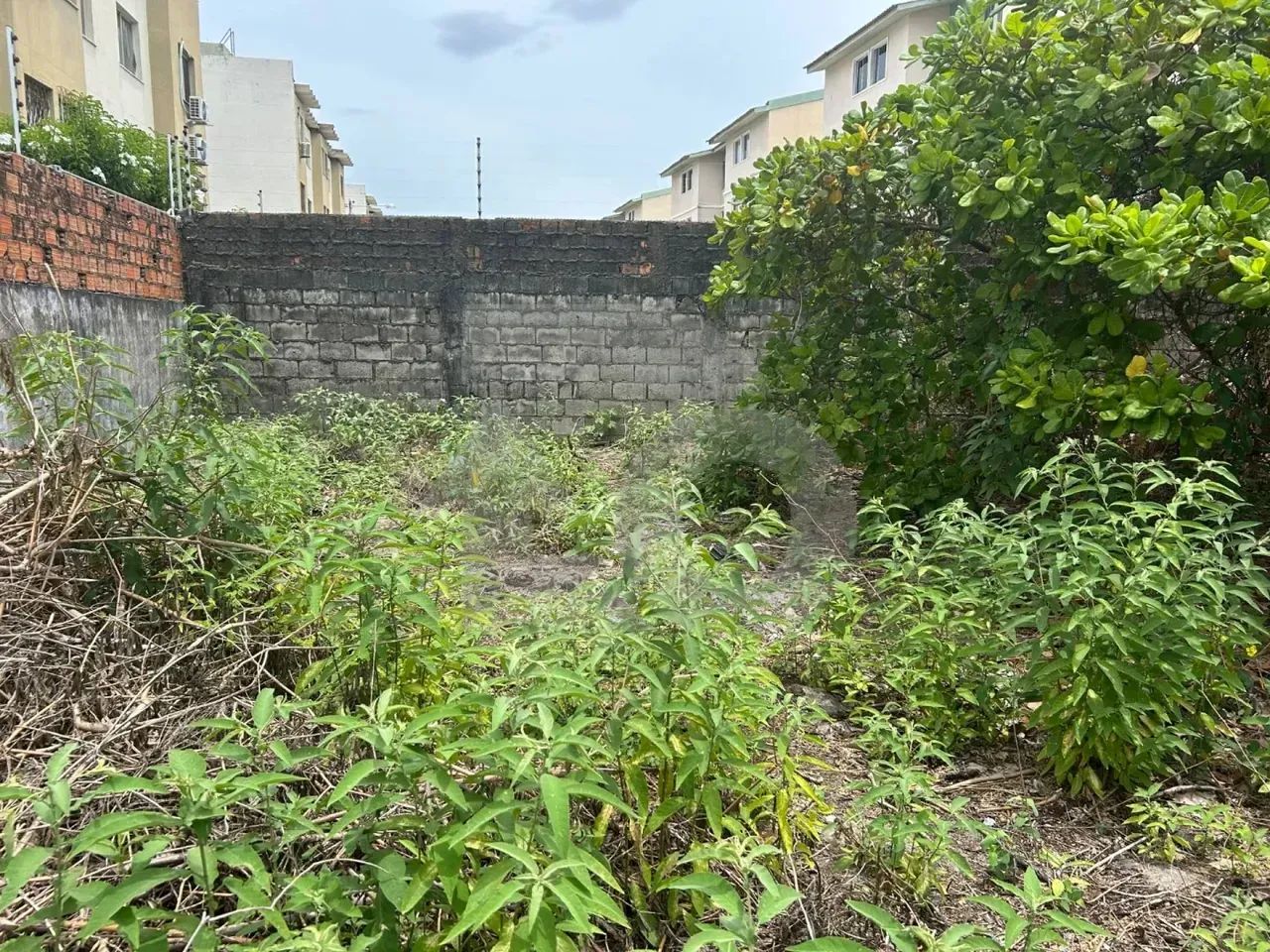 Terreno com 1.940m² Próximo à UNIT à Venda na Farolândia