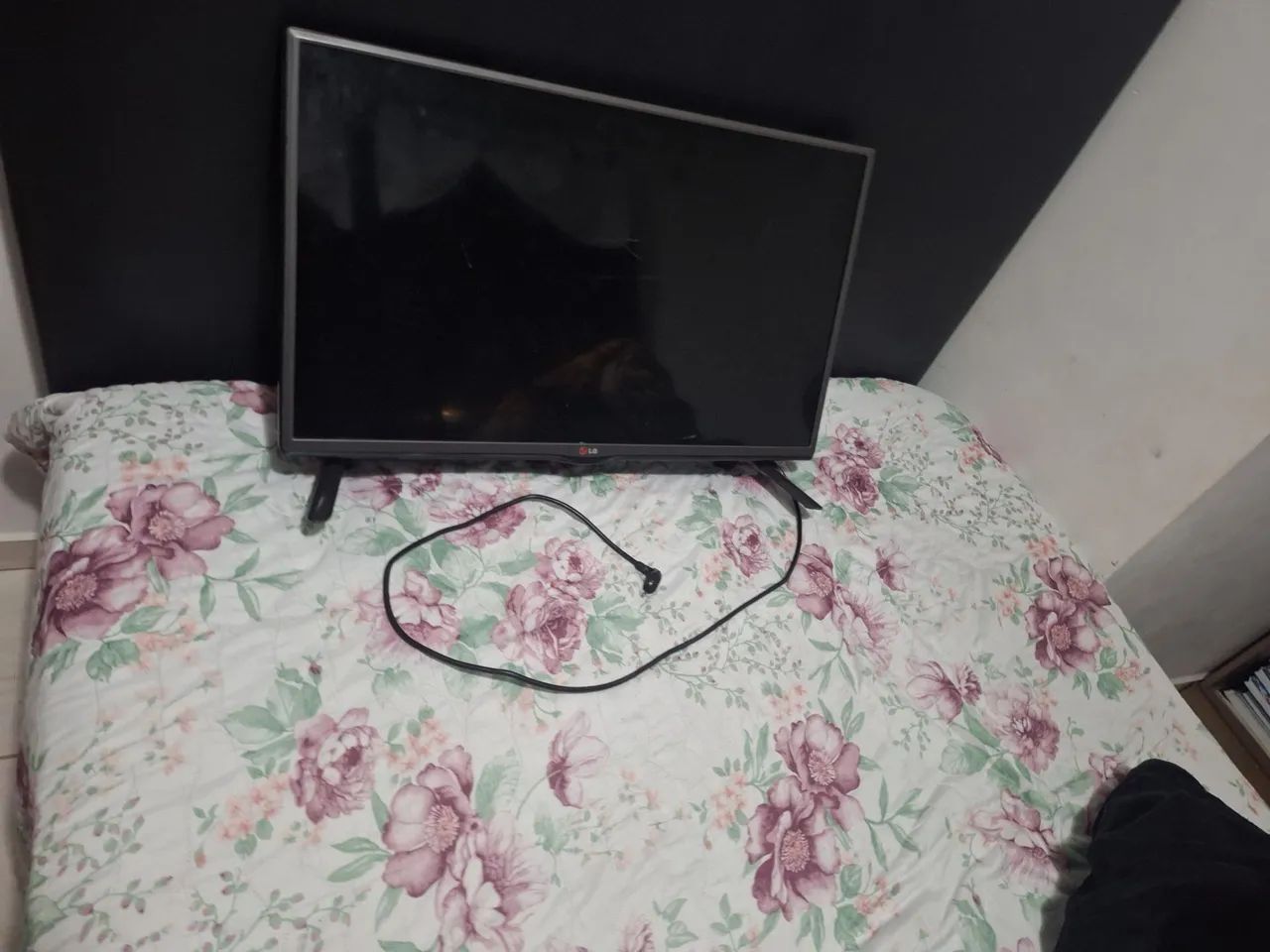 Vendo, troco ou negocio TV LG 32 polegadas.