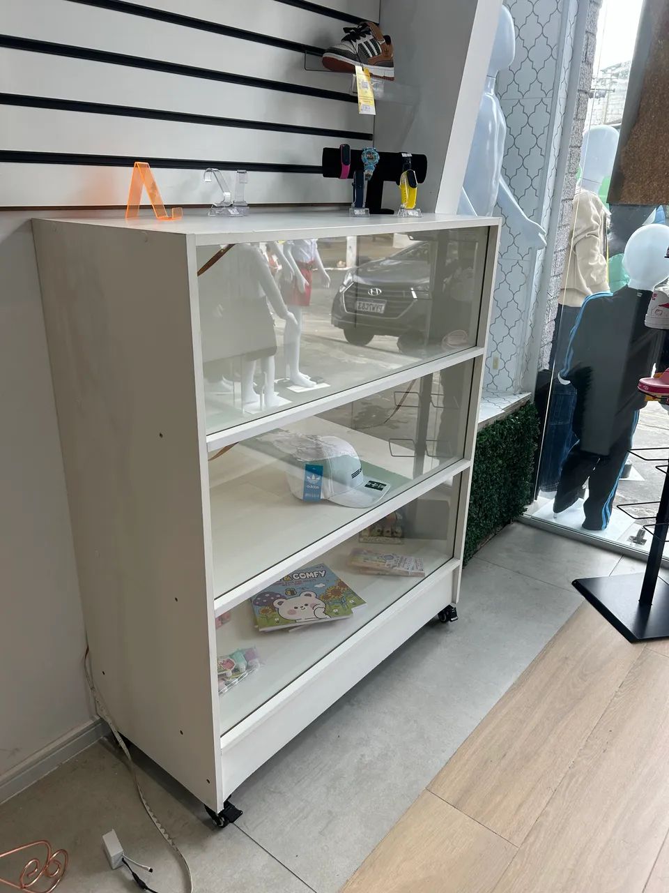 Balcão vitrine expositora com rodinha - Foto 2