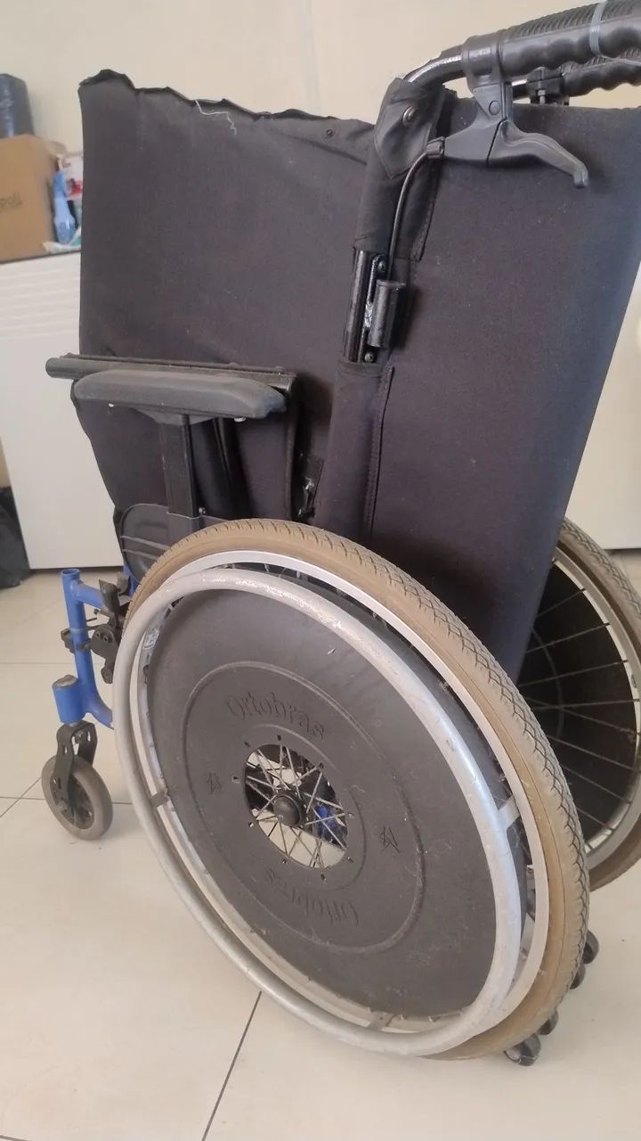 Vendo cadeira de rodas 