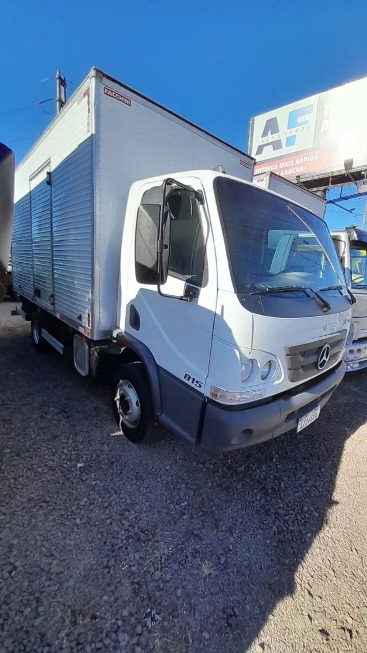 Accelo 815 com baú, e plataforma. - Foto 4