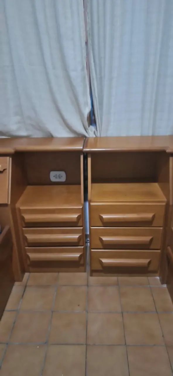 Duas camas de solteiro de madeira maciça, com baú e cama auxiliar  - Foto 3
