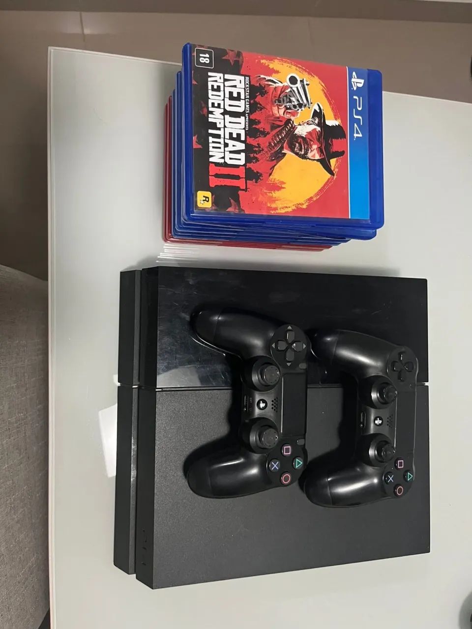Ps4 + 8 jogos + 2 controle sem fio - Jogos de Vídeo Game - Feu