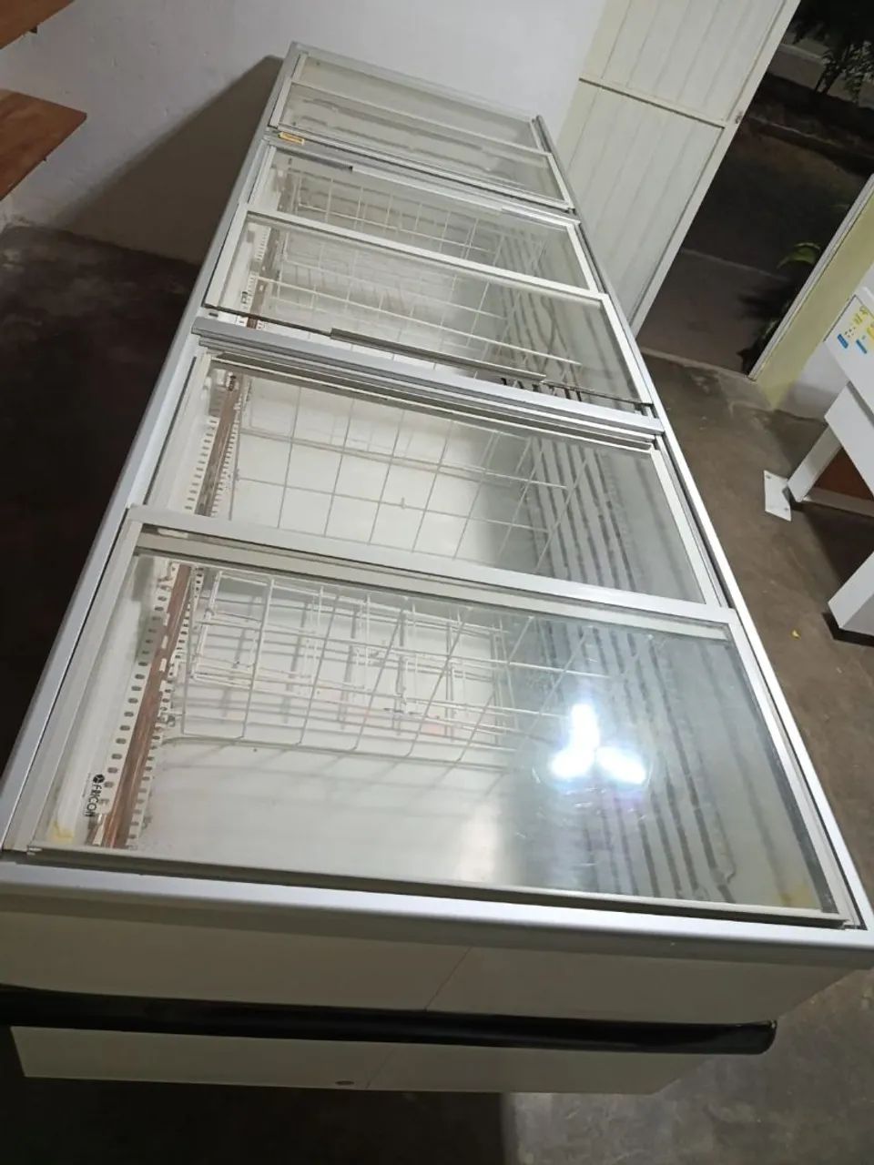 Balcão horizontal com 3 metros de comprimento 