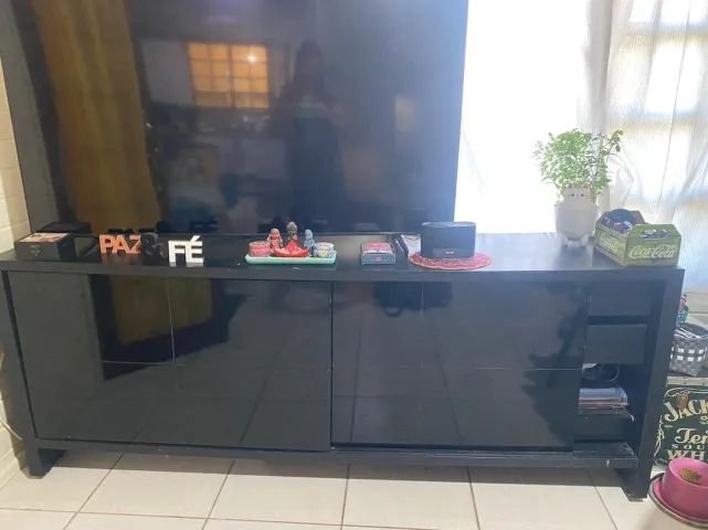 Rack Buffet excelente e espaçoso de alta qualidade em madeira maciça e vidro preto! - Foto 2