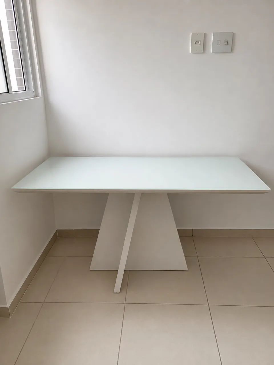 Mesa para 4 cadeiras em madeira laqueada
