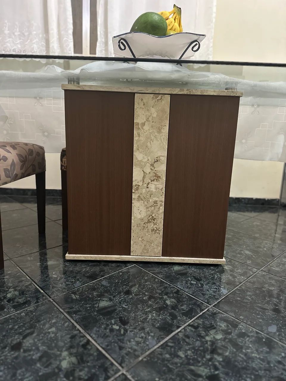 Mesa de vidro com 6 cadeiras e aparador de vidro - Foto 4