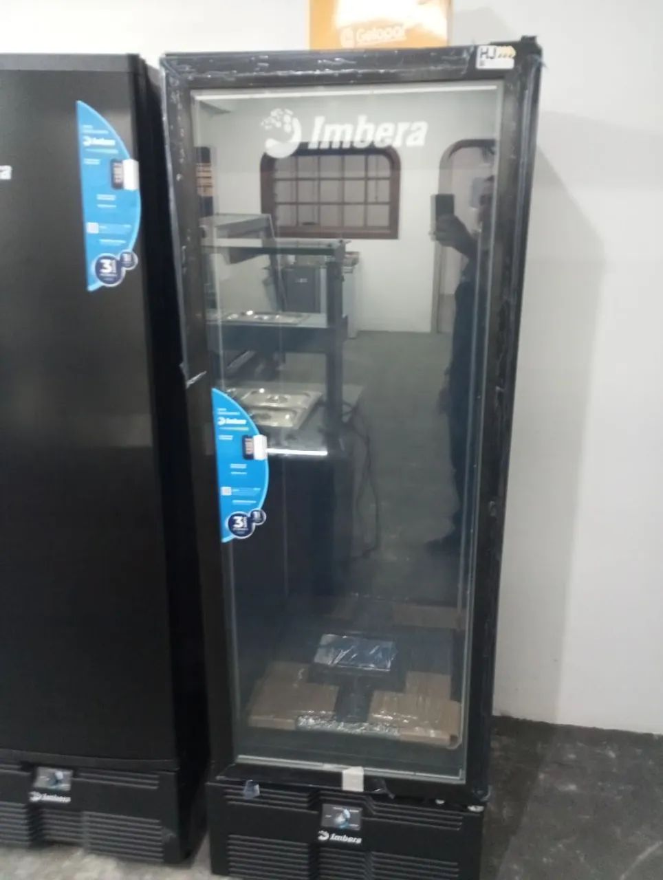 NZ. Freezer vertical porta de vidro 570L Imbera 