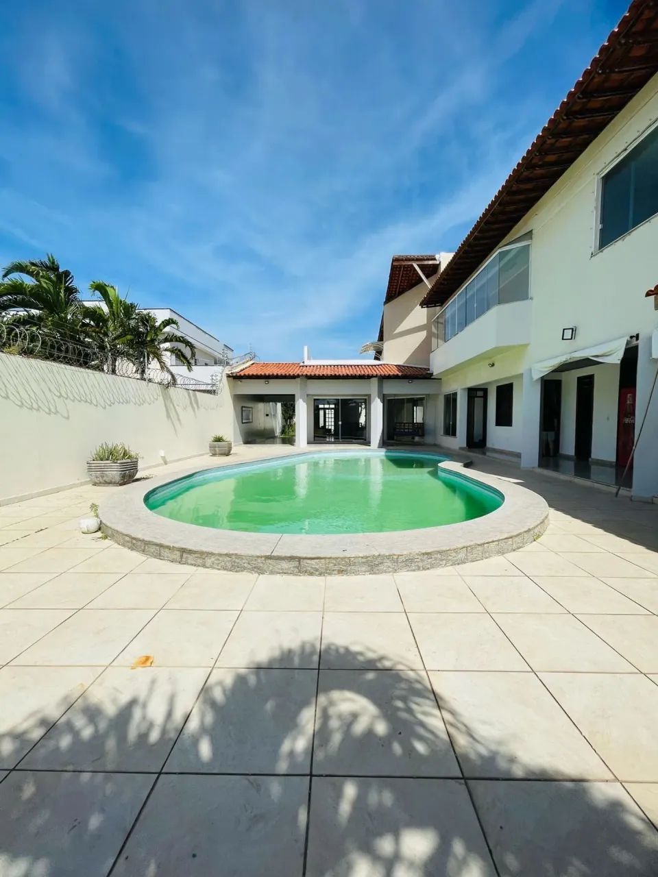 ALUGO CASA NO QUINTAS DO CALHAU COM 4 quartos