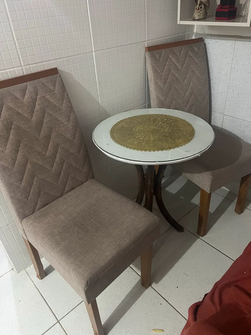 Vende-se mesa com duas cadeiras  - Foto 4
