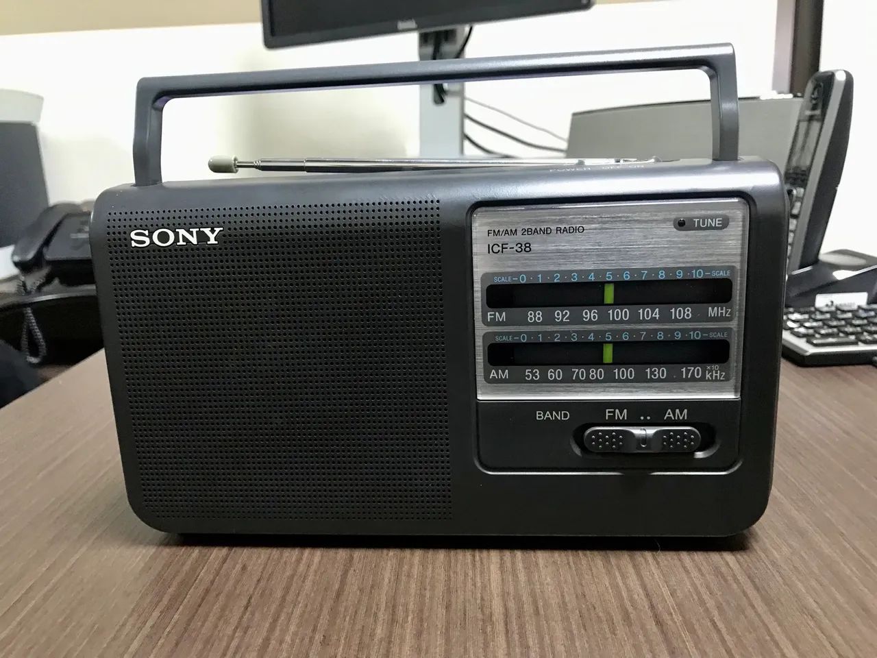 Rádio Sony ICF-38 *Pilhas e Energia Elétrica*