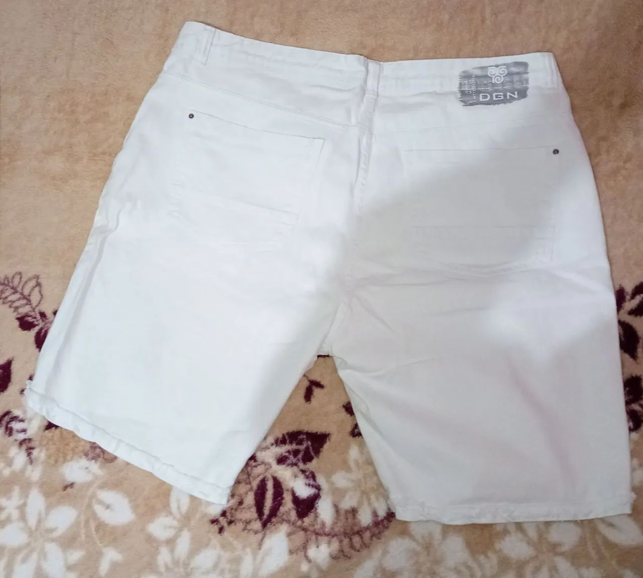 Vendo bermuda jeans branca da DGN