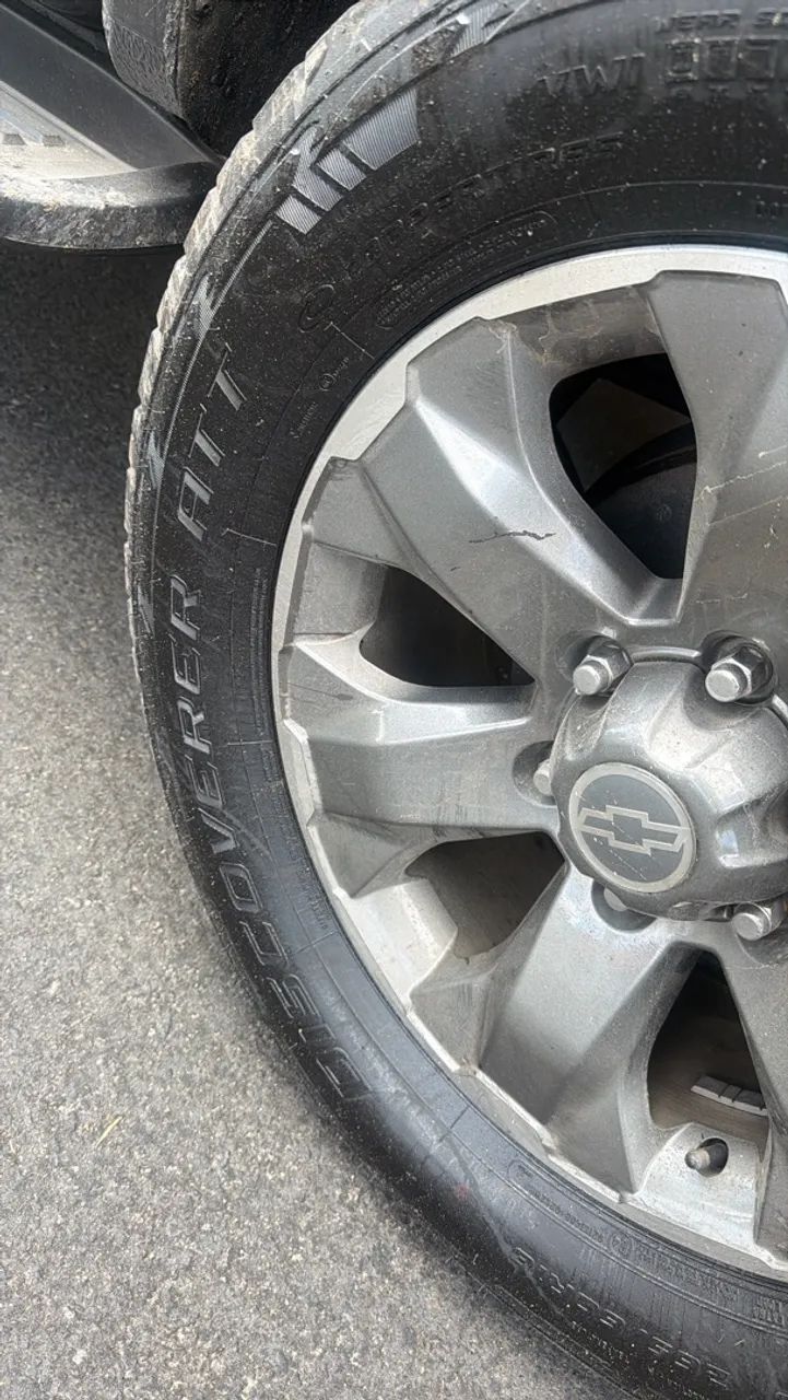 4 pneus 265.60 r18  - Foto 2