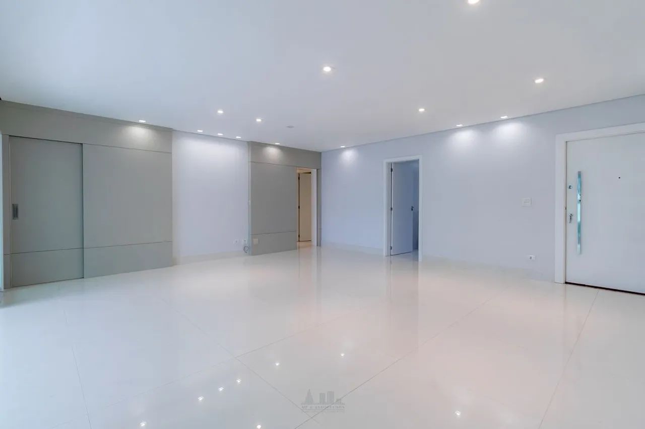 Aparamento no Centro de Maringá, praticamente novo - Foto 3