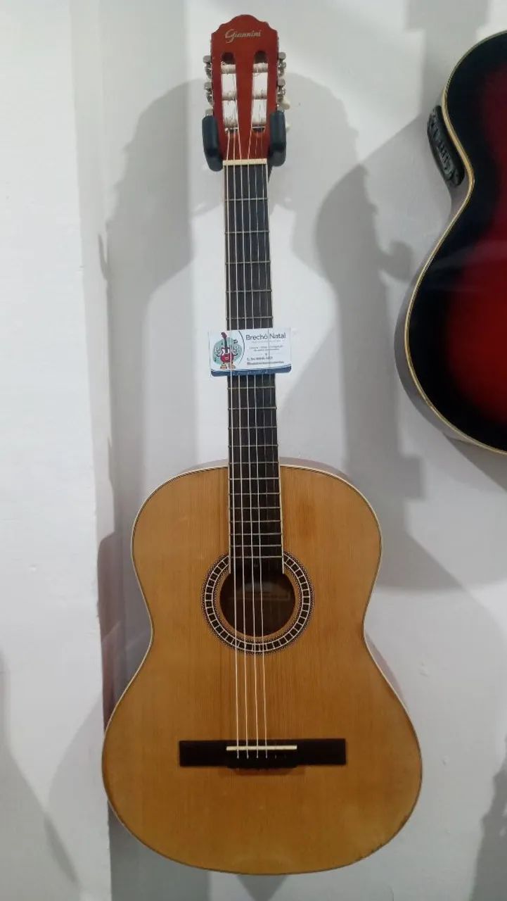 Violão Giannini bem conservado.