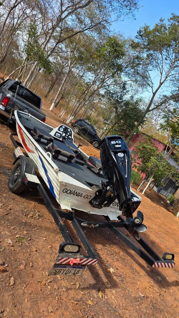Lancha Calaça com motor Mercury 60hp  - Foto 2