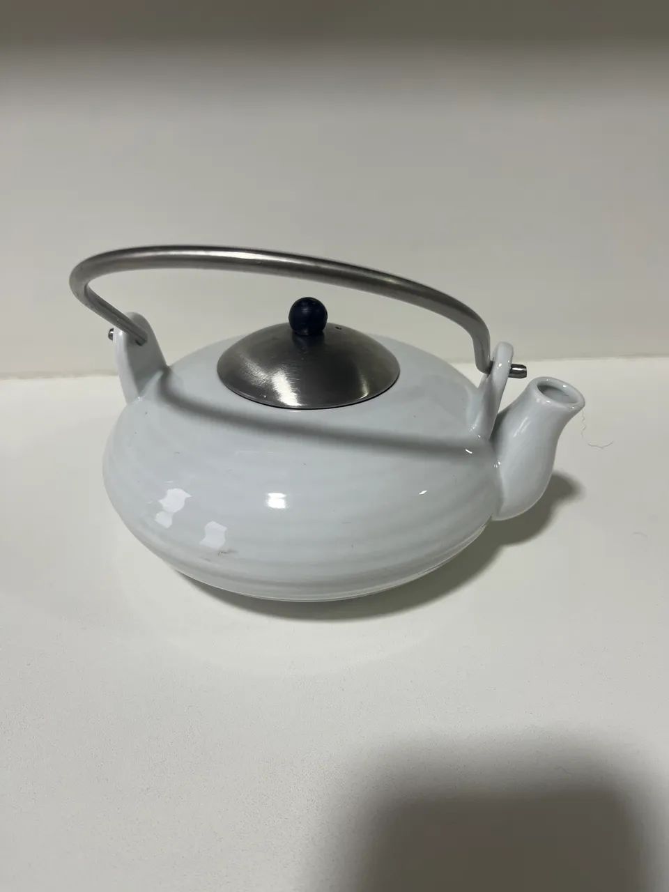 Chaleira de porcelana com tampa inox