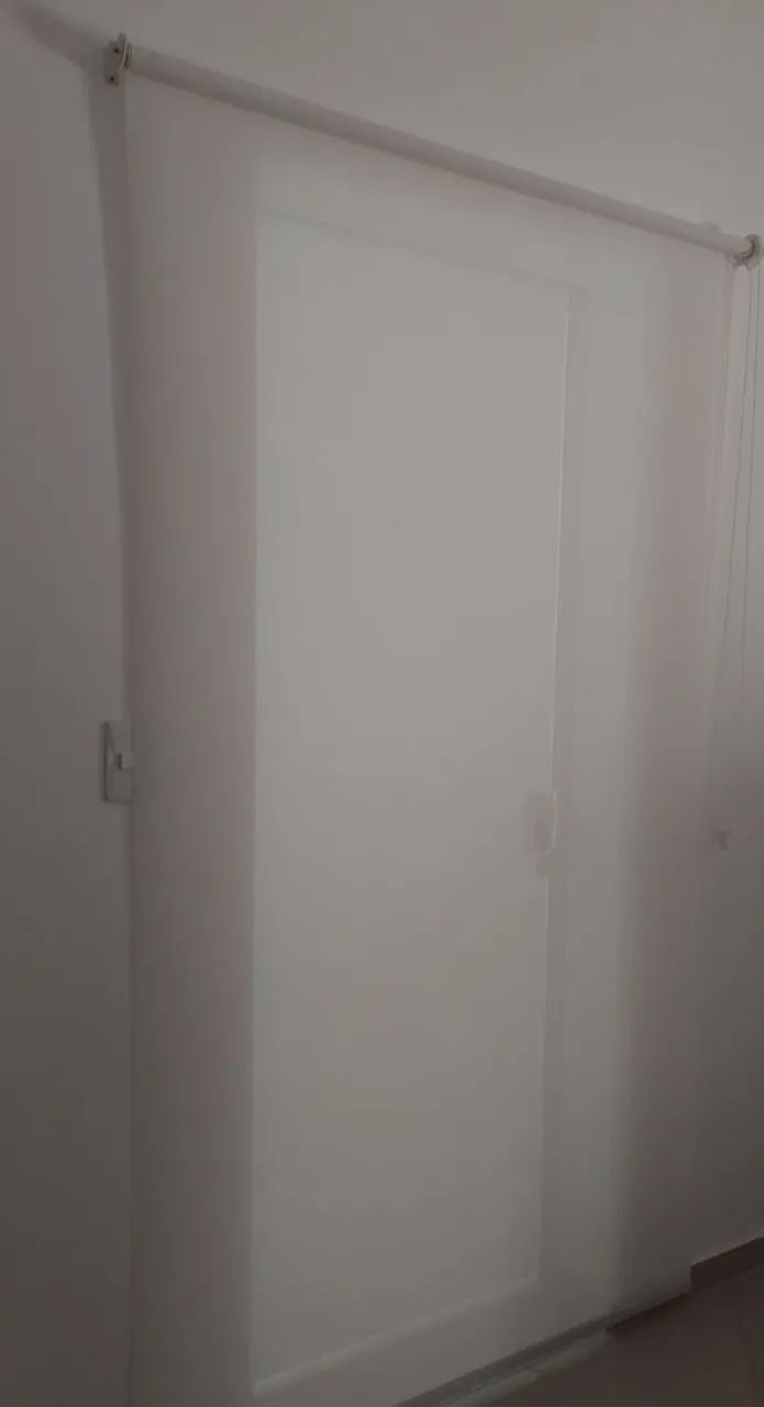 Vendo persiana branca para porta, medindo 2,20 de altura x 1,20 de largura. - Foto 2