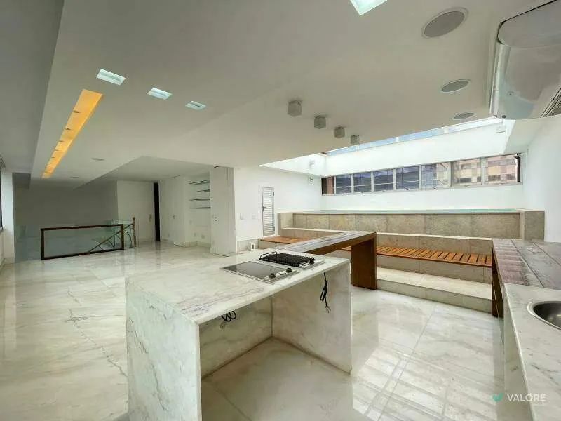 Cobertura à venda, 4 quartos, 575m² de área na Savassi.