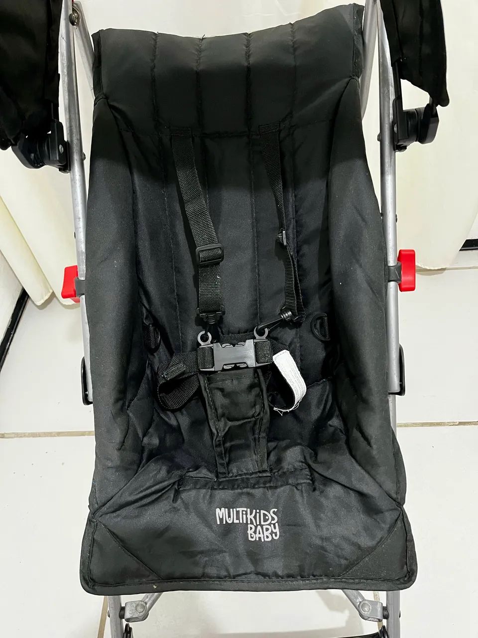 Carrinho de Bebê Multikids Baby Preto - Conservado - Foto 4