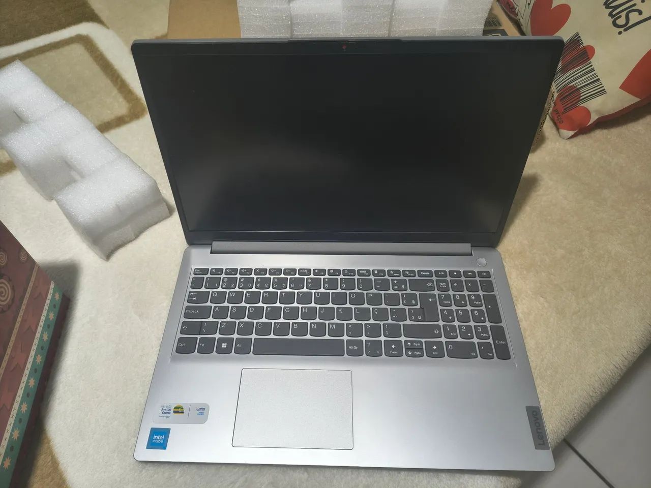 Vendo notebook Lenovo Ideapad 1 s