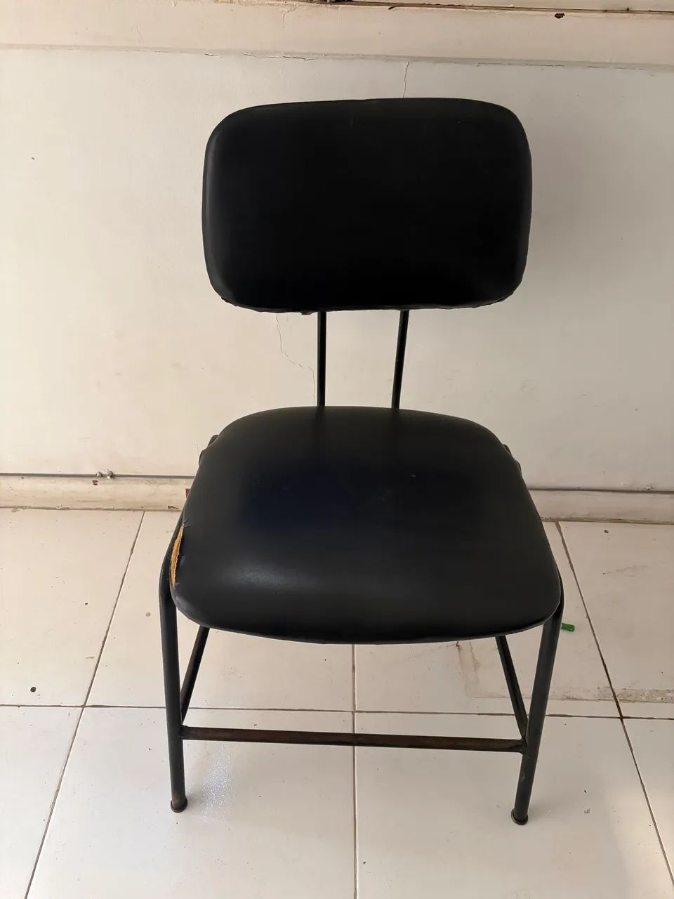 Cadeira preta de couro