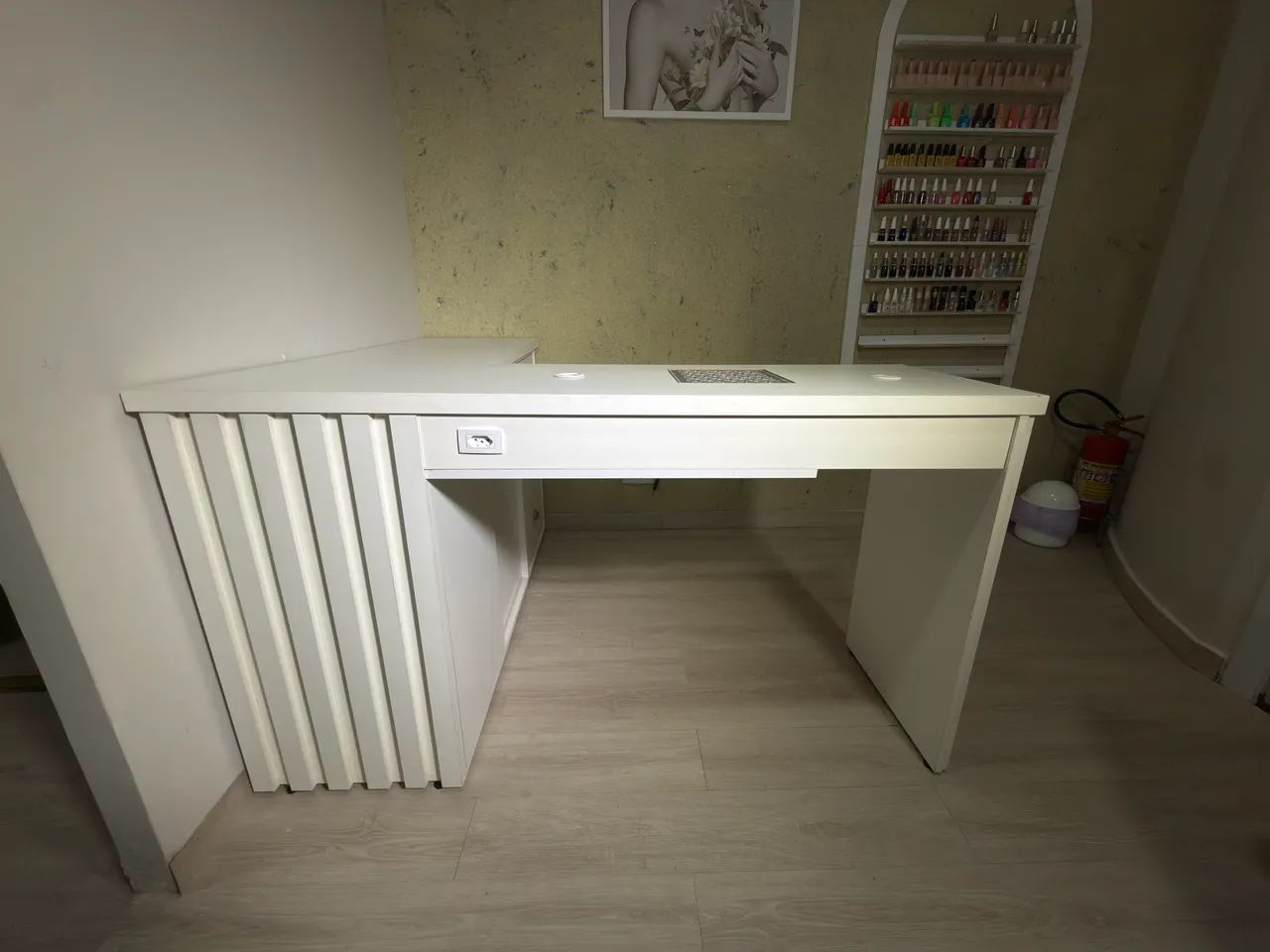 Mesa de manicure em L