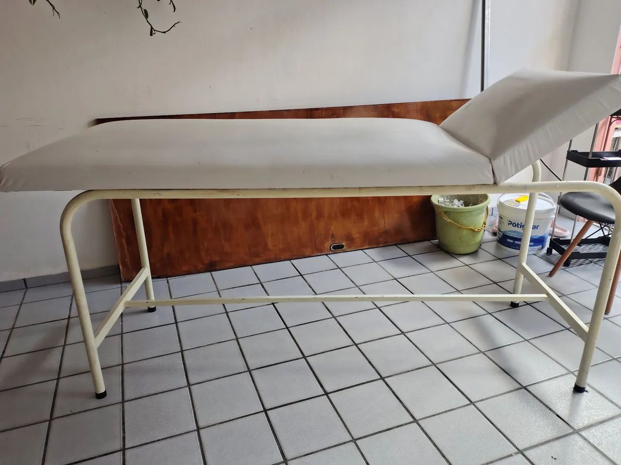 Uma maca para diversos