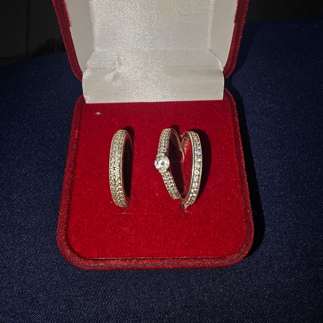 Alianças de prata com ouro branco