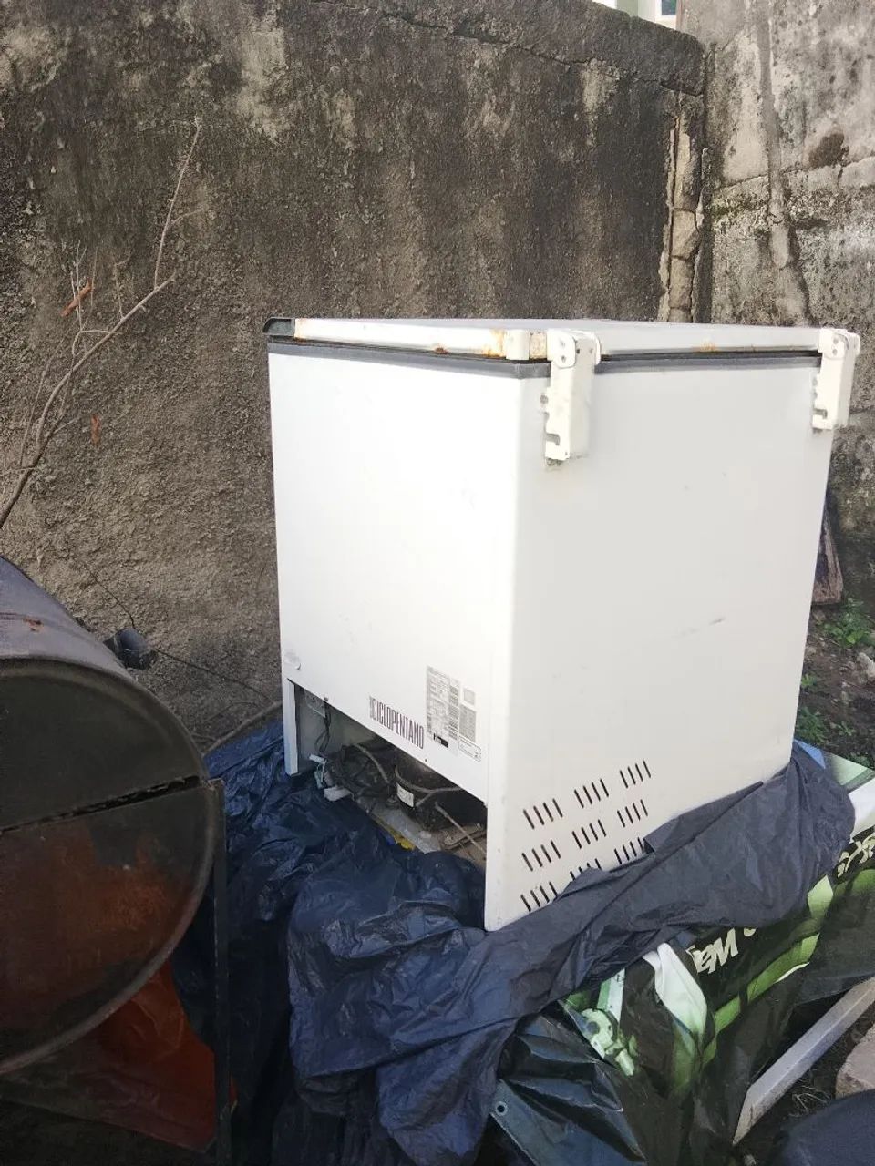 Freezer com motor queimado para ser caixa termica - Foto 3