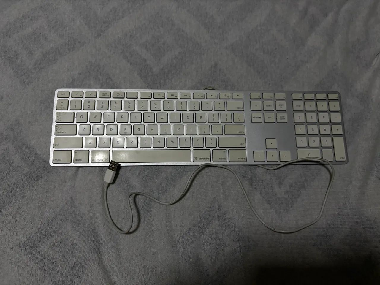 Teclado Apple USB A1243 com teclado numérico