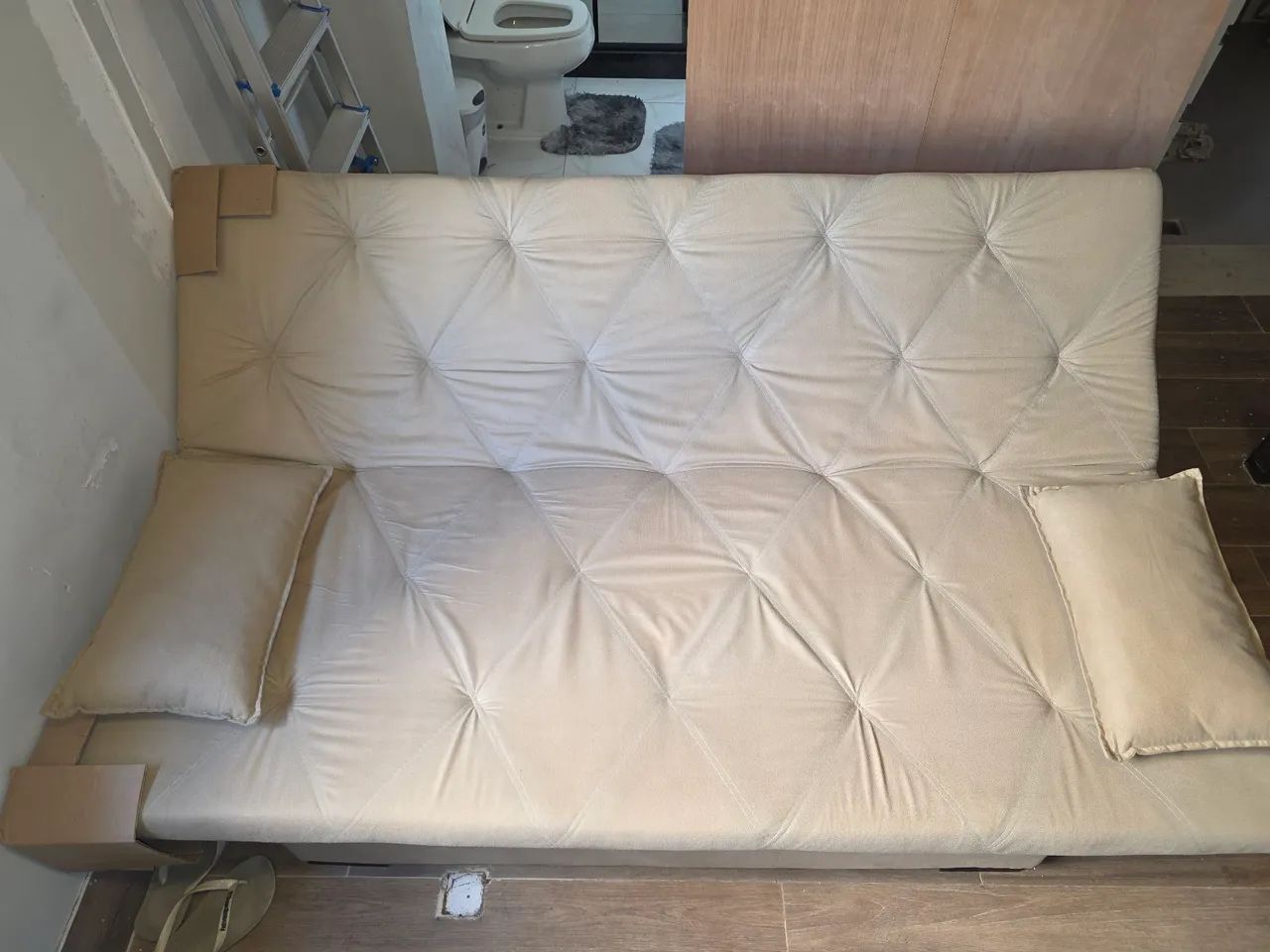 SOFA CAMA COM BAU, 3 MESES DE USO!