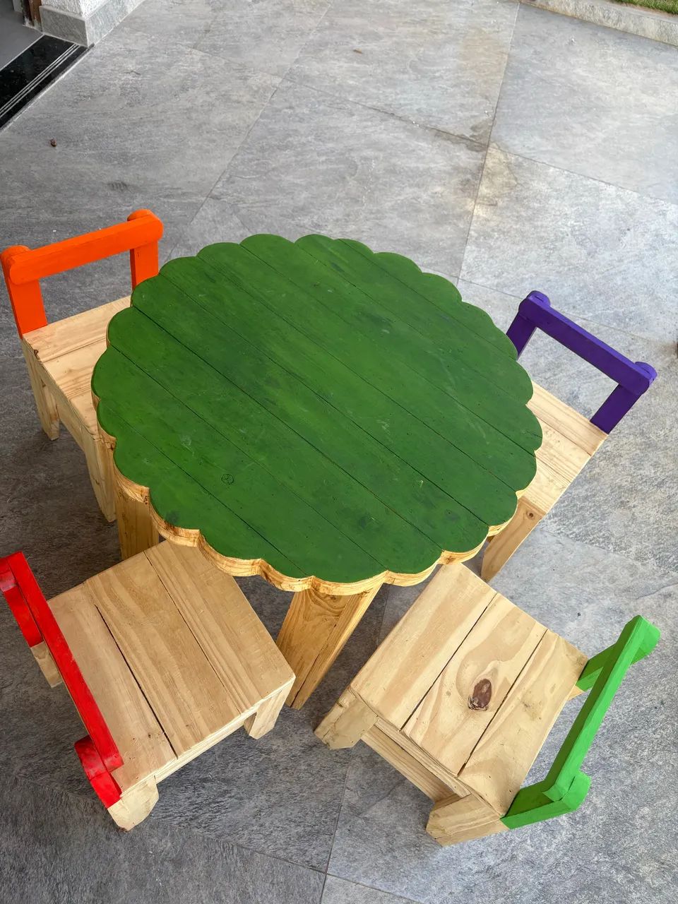 Linda mesinha infantil