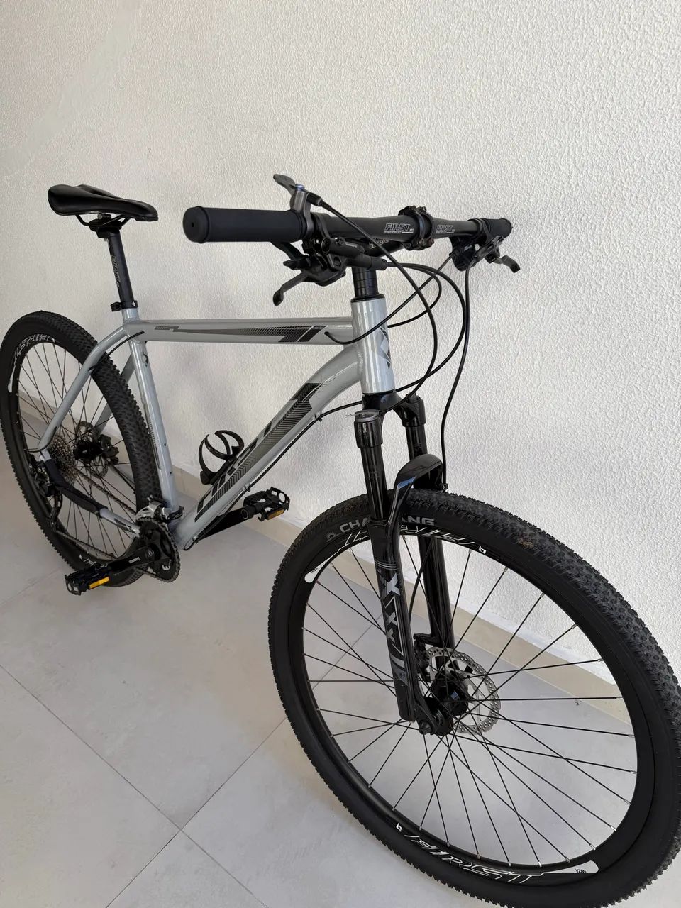 Bicicleta First Aro 29 - Shimano Altus - Excelente Estado