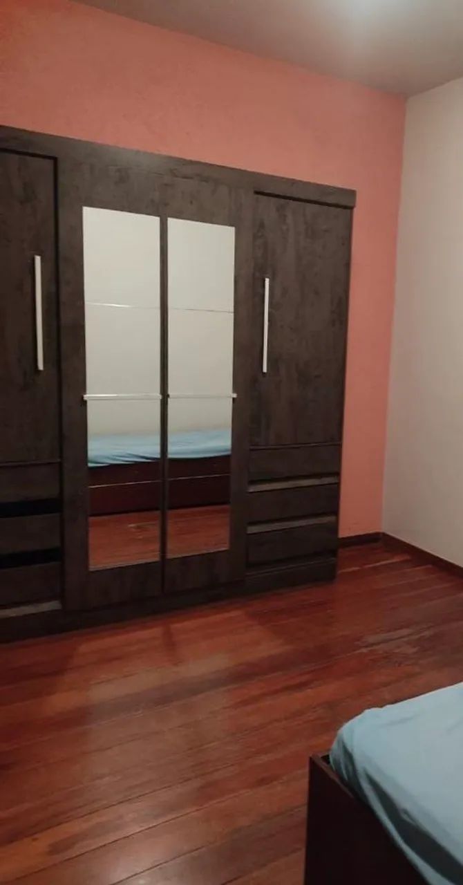 Alugo quarto em casa de Família 