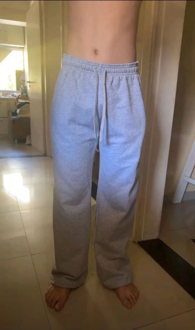 Vendo calça de moletom baggy NUNCA USADA!  - Foto 2