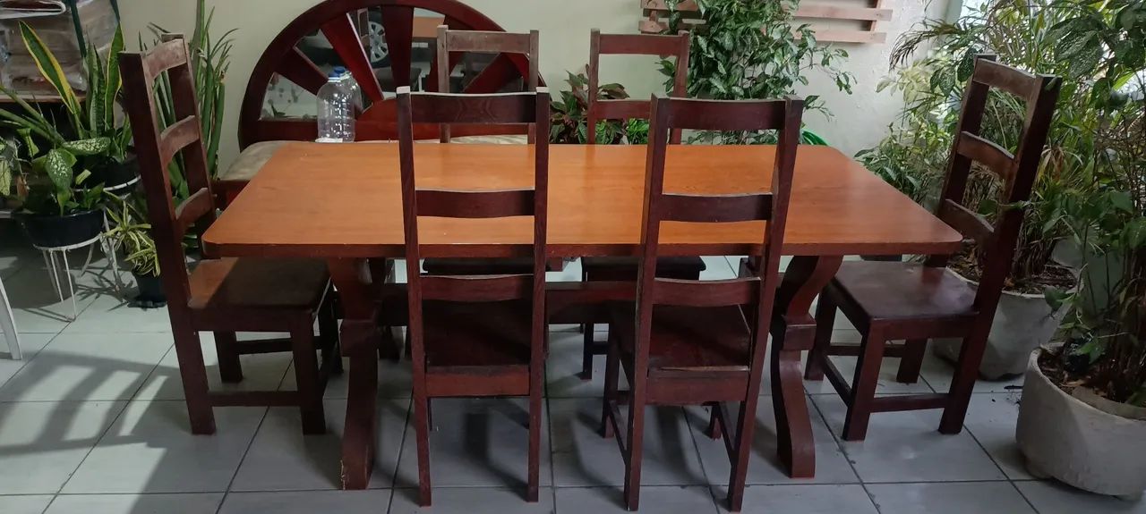 Mesa de madeira com 6 cadeiras  - Foto 3