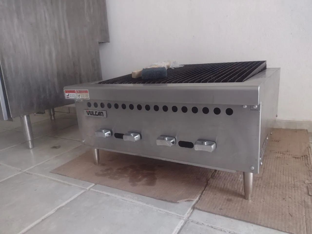 Vende-se Char Broiler 4 Queimadores a Gás Vulcan - Foto 2