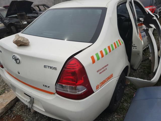Etios sedan 2012 - sucata- mecânica- lataria- acessórios
