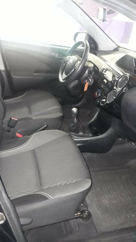 Toyota Etios XS 1.5 2018 emplacado 2020 - Foto 3
